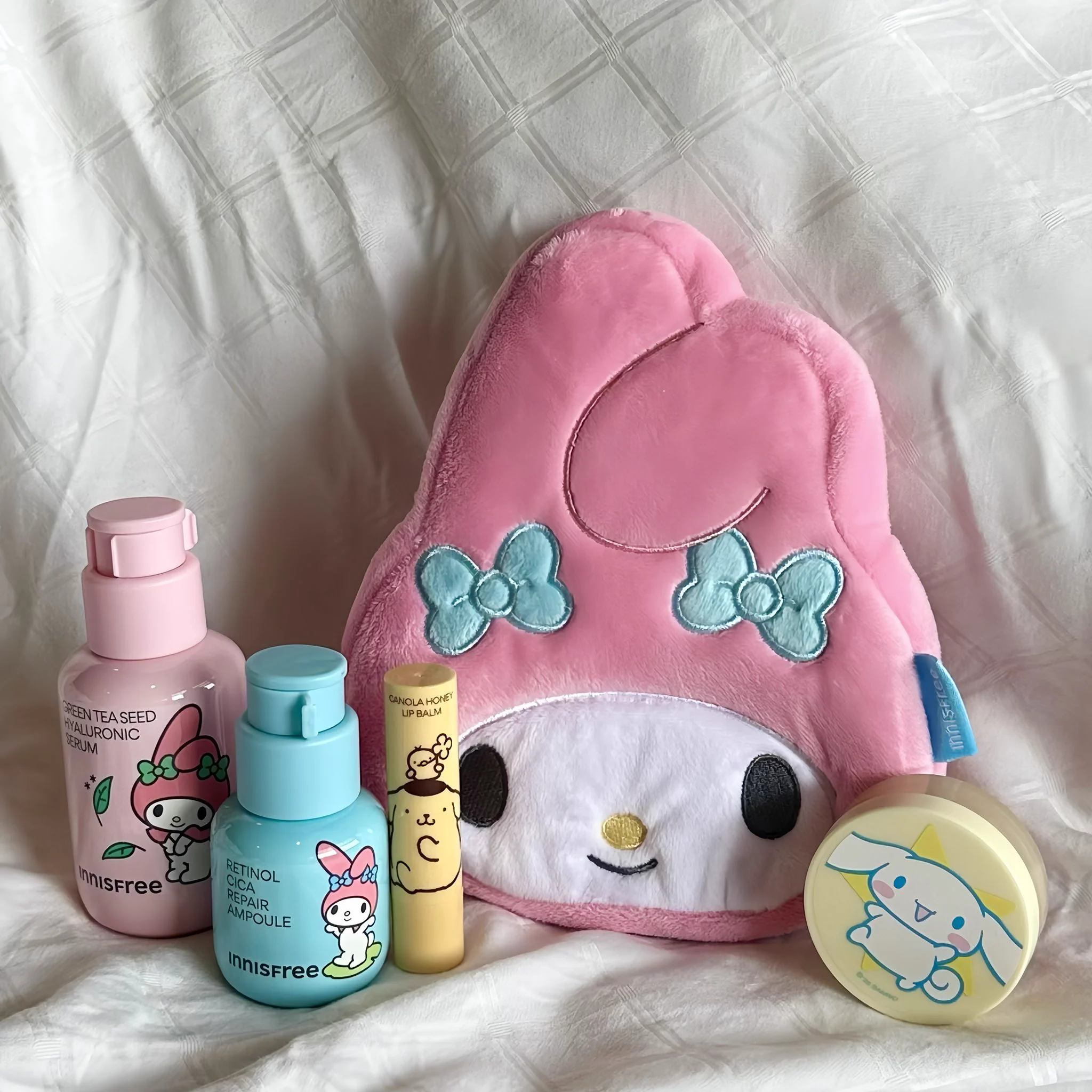 ทุกคนมันน่ารักมาก innisfree x sanrio 🤏🏻✨ เป็นตัวขายดีของทางร้านหมดเลย ไม่ว่าจะ green tea serum แป้ง ยิ่งตัว retinol มีเป็น set แถมกระเป๋า my melody ด้วย🥹 https://t.co/Qnx5UZn9Fj