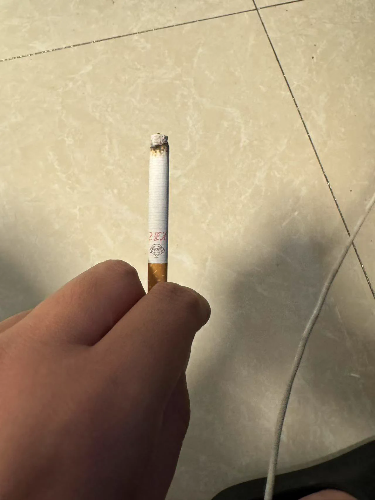 嘿嘿，凌晨好兄弟们大姐老婆都睡着了吧，我自己在客厅呢初八开始工作，还能玩两天反正我们这边过年年味是一年不如一年，也不知道你们那边怎么样，总之都越来越好吧，多关心自己多关心自己在意的人，一辈子很短，太短了，短到不知道怎么了，半生已过，没睡的陪一根 https://t.co/pwdLreZiA7