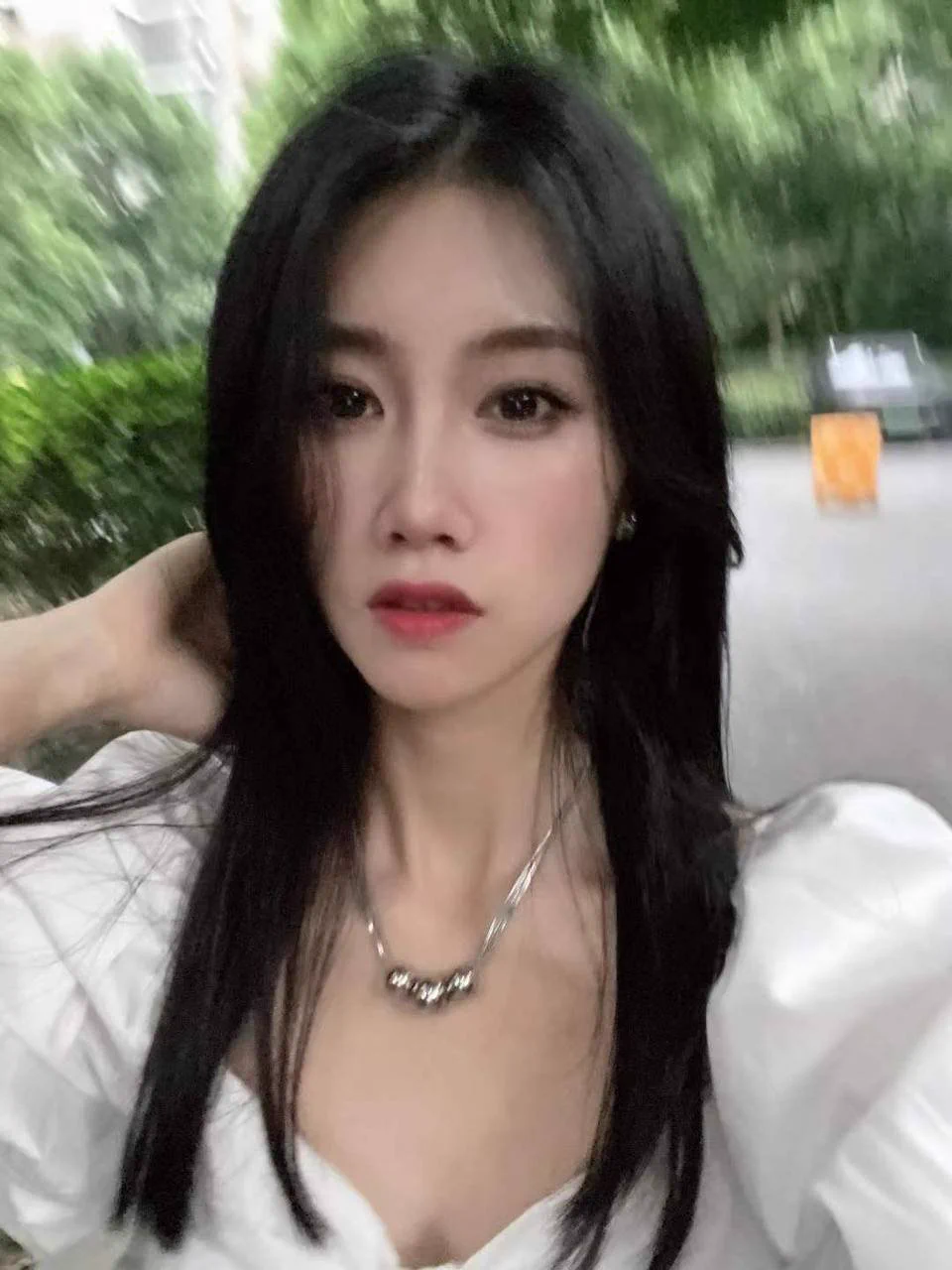 上班第一天，今年给自己的的定位是成熟但贤淑的魅力少妇～大街上急促的人来人往，又恢复到了往日忙碌的模样… https://t.co/LizhGYKu9N