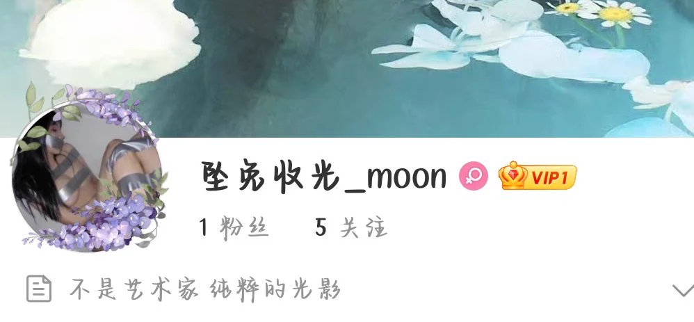微博更新一些日常的照片，大概就是大头照之类的，欢迎关注 https://t.co/ojOeXmv0Eu