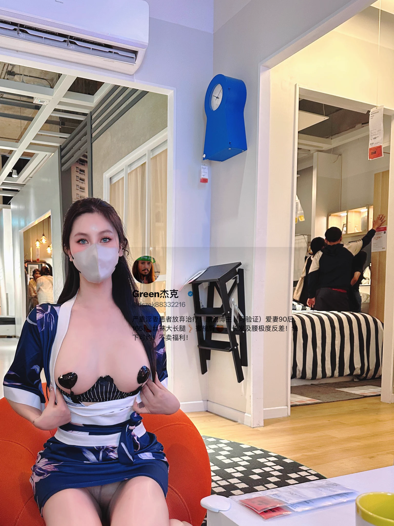 夫人是越拍越大胆了，有点人来疯没人反而不露。刚好来了一群小青年，夫人说引诱一下，结果把这一群小学生引的我们拍到哪他们跟到哪😂#3P #露出 #淫妻 #反差 #长腿 #绿帽 #人妻 #换妻 #群P #极限露出 #母狗 #调教 #蜜桃臀 https://t.co/74Jn9A2exh