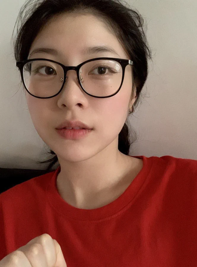 昨天见的粉丝开了个奥迪，说带我去郊外玩的，结果没下车就玩起来了，可惜后来接了电话就走了，没过瘾呢。有车的粉丝报名哈，我想试试车震呢。 https://t.co/Svr1fl7nip