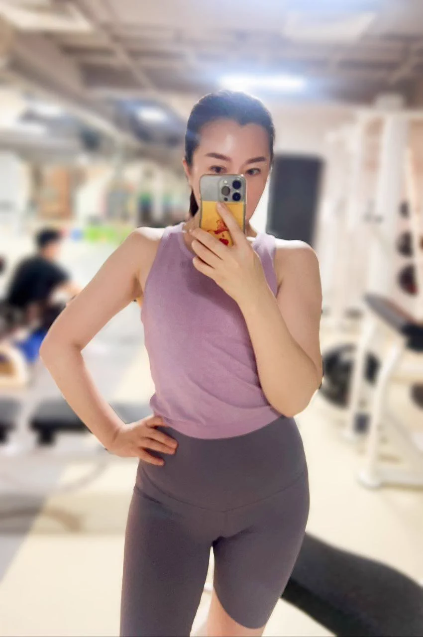 感觉年轻男人和女人生理上的不同，导致年轻男人恋爱更多是为了满足生理欲望（性占绝对因素），而年轻女性是为了寻求精神满足和释放爱，性并不占绝对因素。到了中年又反过来了，大多数中年女人根本不在意有没有爱情了，有也可，无也可，但性必须要有（至少我是这样） https://t.co/HoLmhzY2PI