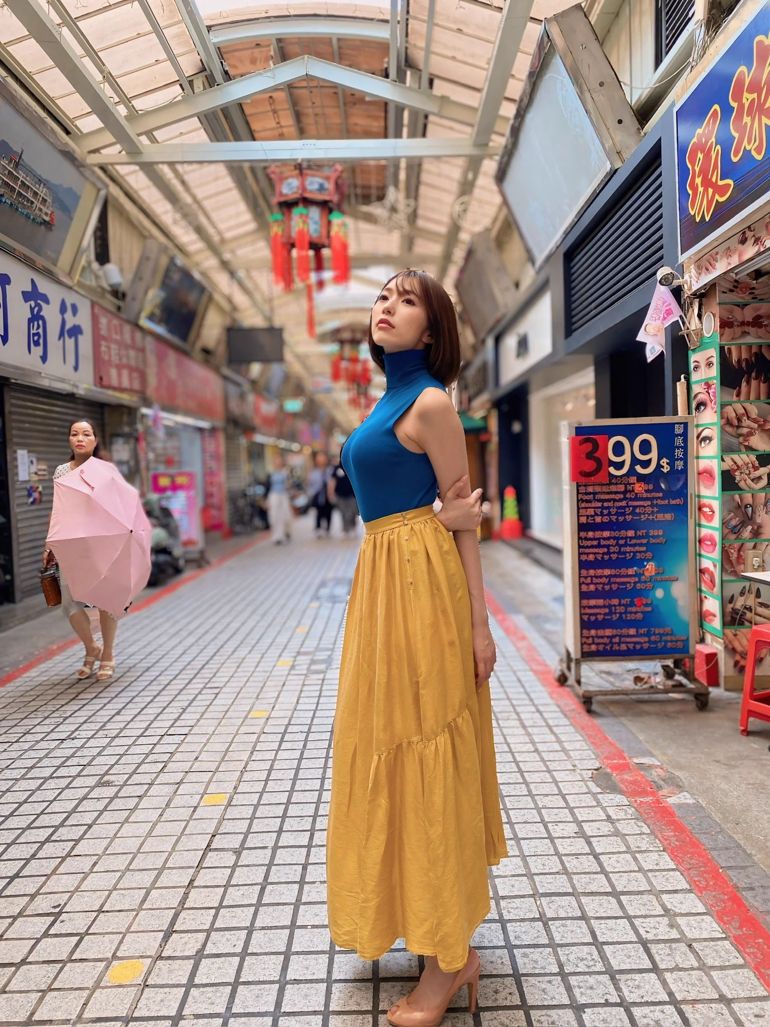 私の右手がさ、、、心霊写真に見える🥶笑学生時代、どうしても心霊写真が欲しくて友達とアルバムめっちゃ見返したの思い出した🤣😂笑笑⬇️つばさ舞4th写真集『翼』 絶賛発売中！https://t.co/9Y5xhfurZV https://t.co/J2jF537acb
