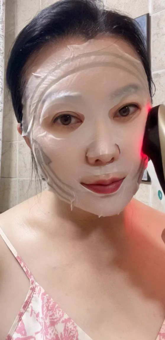 敷个面膜，洗个澡，出门逛街去了，要是有人给我提包就好了😂 https://t.co/Kd646Lq3UL