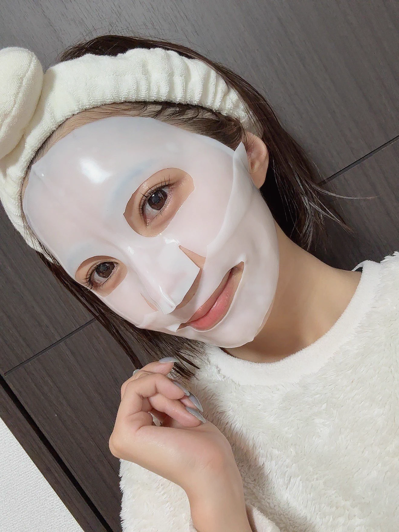 こないだメイメイ(鷲尾めいちゃん)にもらったパック付けてみた😘💕今流行ってる3時間以上付けたままにするパックやねんけど…アカン、、、テリファーに見えてきた…それではおやすみなさい🛌ｽﾔｧ… https://t.co/mrU95BAsz8