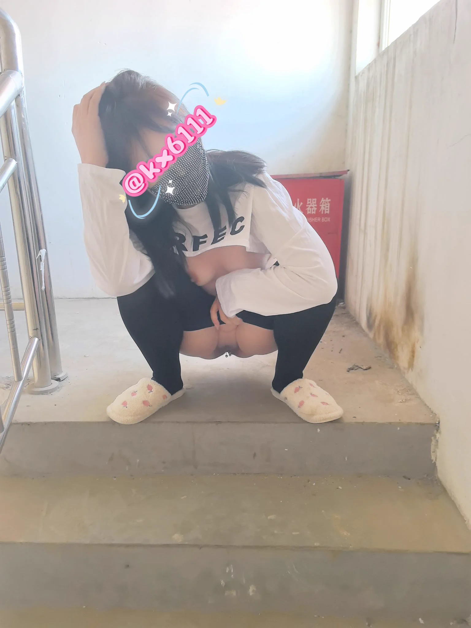 第一次出门拍，好冷乳头都冻硬了#绿帽老公 #露出 #淫妻大赛 @luchu888 @ypzs888 https://t.co/UGwZAvCN7W