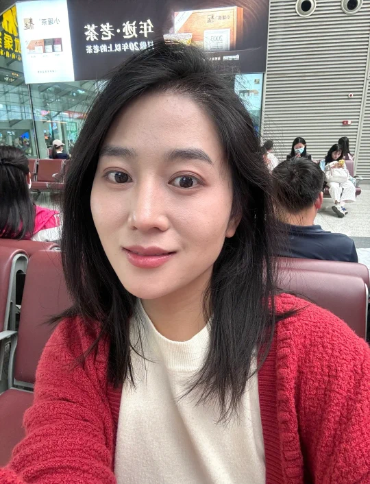 @MSims56825 出门了，顺便自拍了一张发给网友，他调侃我说我的眼神透着一丝春情，有些心猿意马。 你们觉得我真是这样吗？😄 电报：https://t.co/PCzpbsISOn https://t.co/Kfz7EfdmxJ