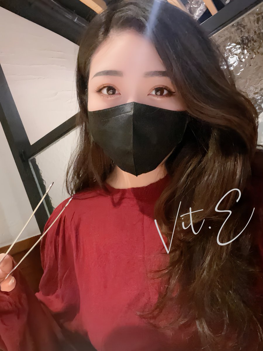 在家窩了一整週沒出門
今天終於認真化了妝跟 @sibylxluna 出來吃肉肉(˶‾᷄ ⁻̫ ‾᷅˵)

#OL穿著得體的日常

下禮拜會見到璐娜
下下禮拜也會見到璐娜😍
@_____cathy_____ 要不要搬來台北了⸜(* ॑꒳ ॑* )⸝ https://t.co/elUlWMQBnW