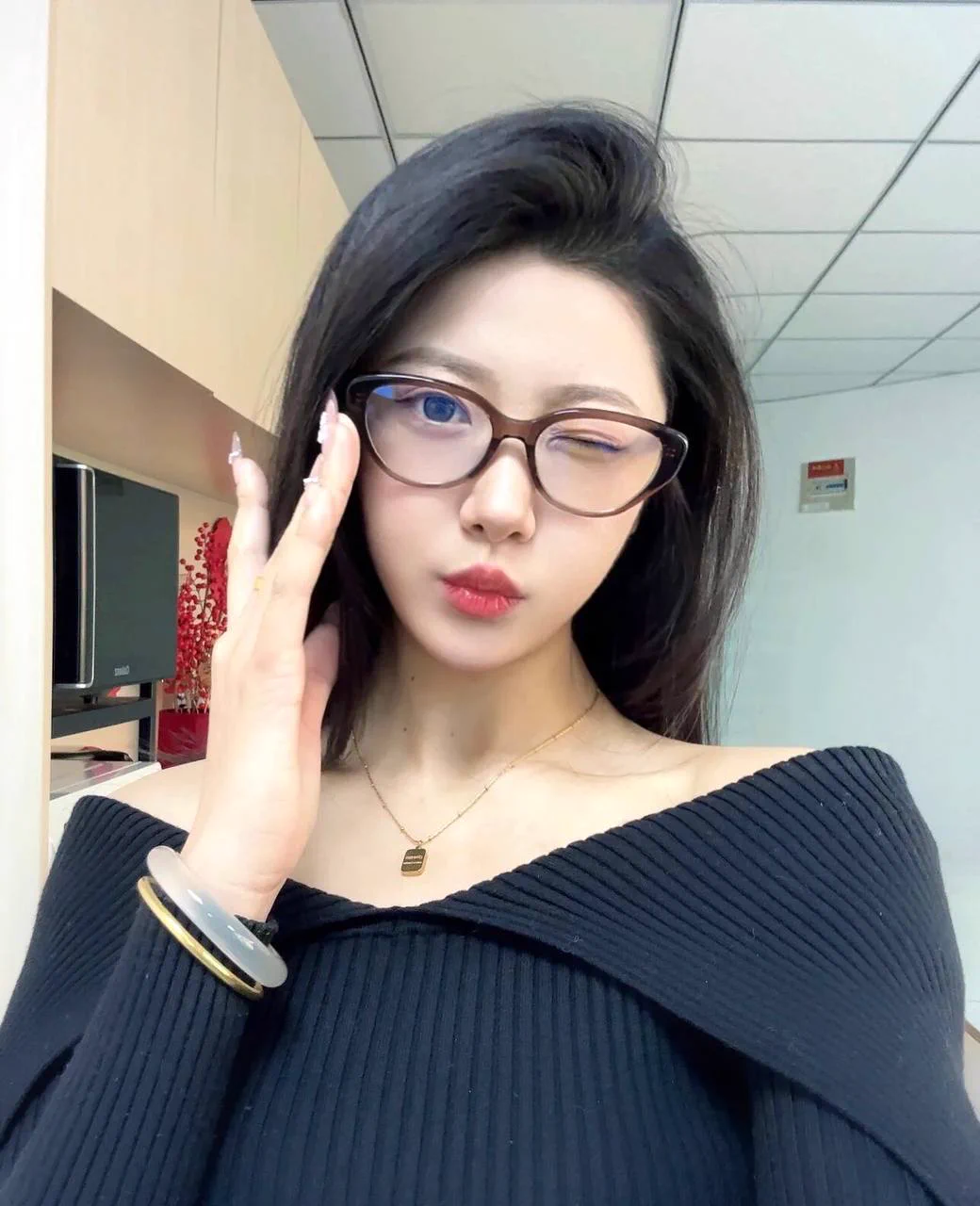 拒绝男色，由你们做起，我做不到！！！ 肉体可以吸引带来新鲜感，灵魂共鸣可以带来相互好感想寻找一个不干扰彼此生活工作的长期玩伴💌私信带年龄+坐标！非诚勿扰 https://t.co/NJYhyKGOpv