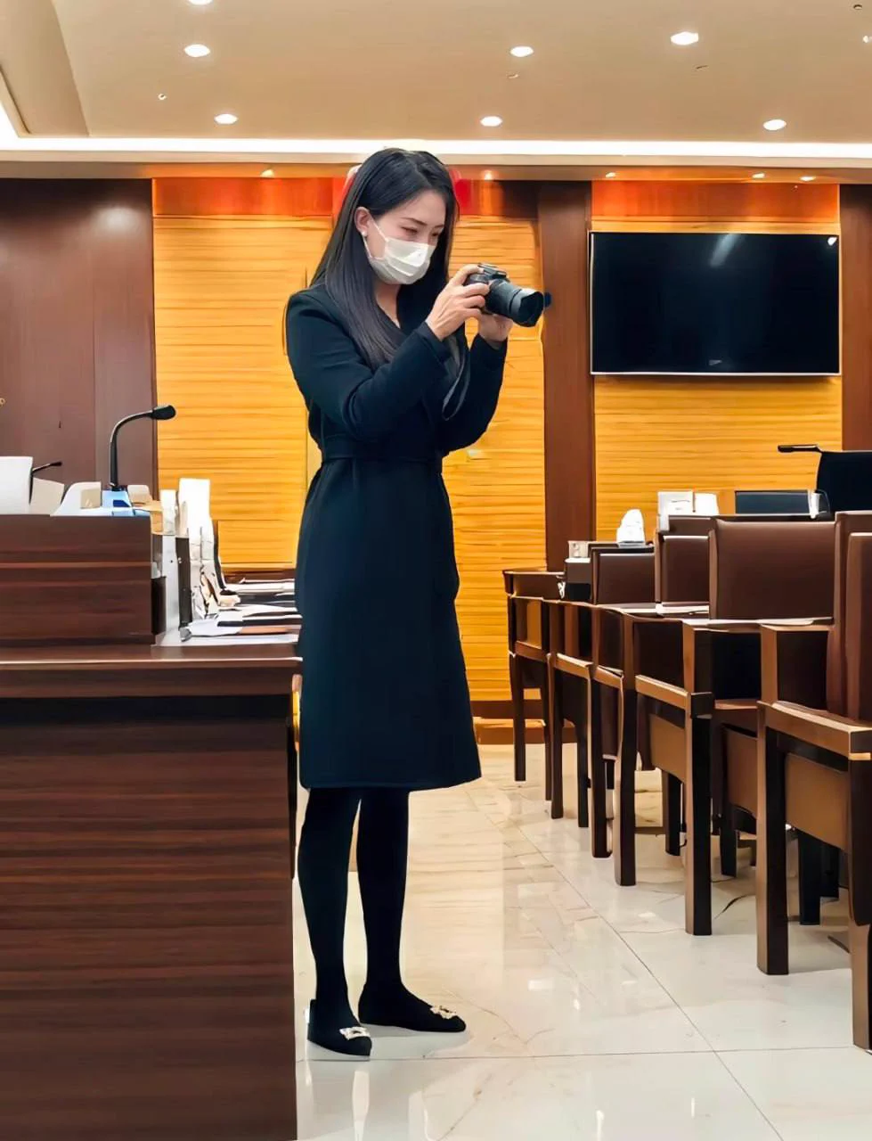 工作时投入和忘我，但也是一个女人， 有柔情似水和风骚一面， 等风来不如追风去，生活又不是小说， 等待怎么会有结局， 现在有一朵独特盛开的黑玫瑰，等待采摘~ https://t.co/KpGn4uwMA7