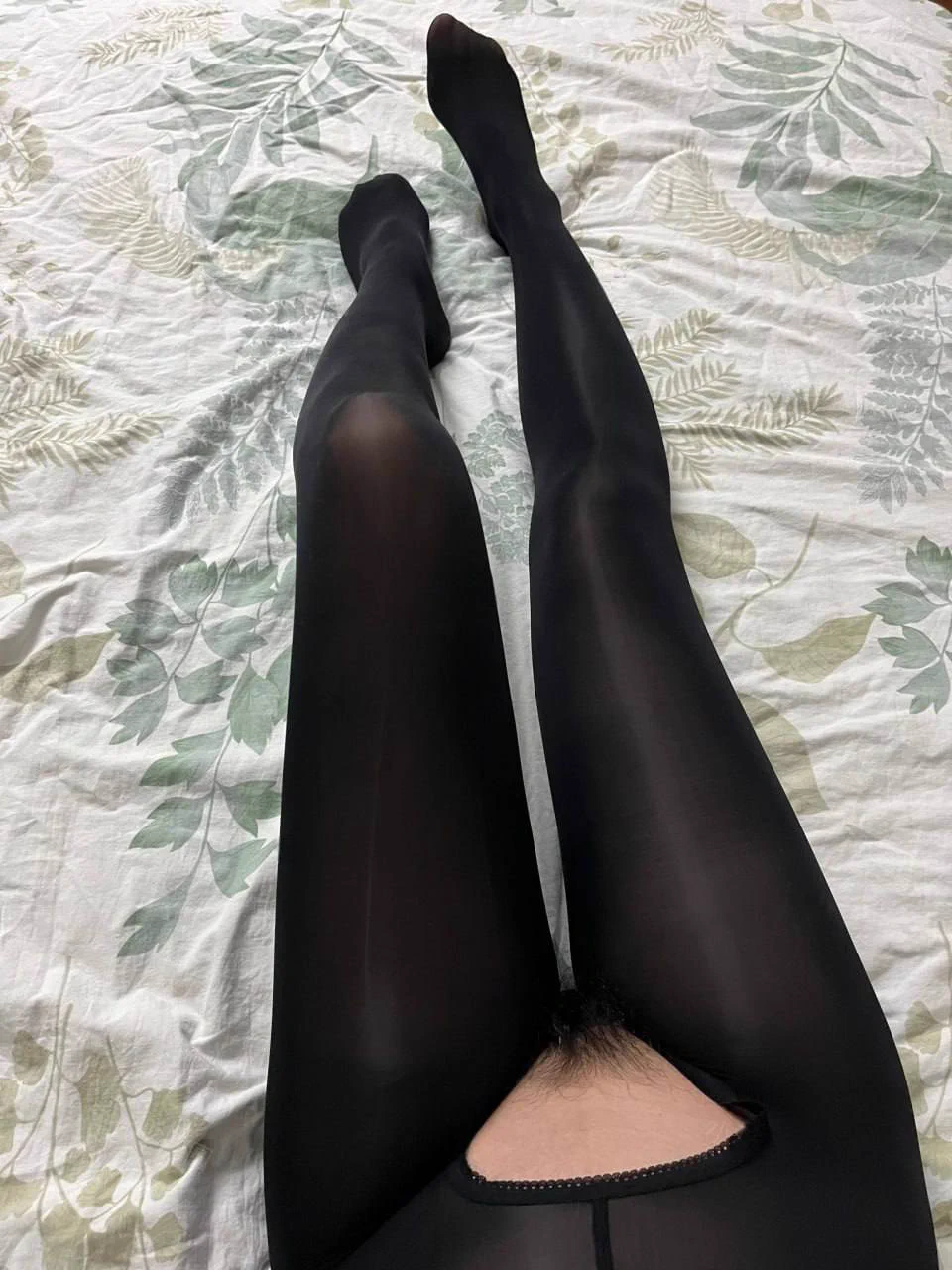 工作时投入和忘我，但也是一个女人， 有柔情似水和风骚一面， 等风来不如追风去，生活又不是小说， 等待怎么会有结局， 现在有一朵独特盛开的黑玫瑰，等待采摘~ https://t.co/KpGn4uwMA7