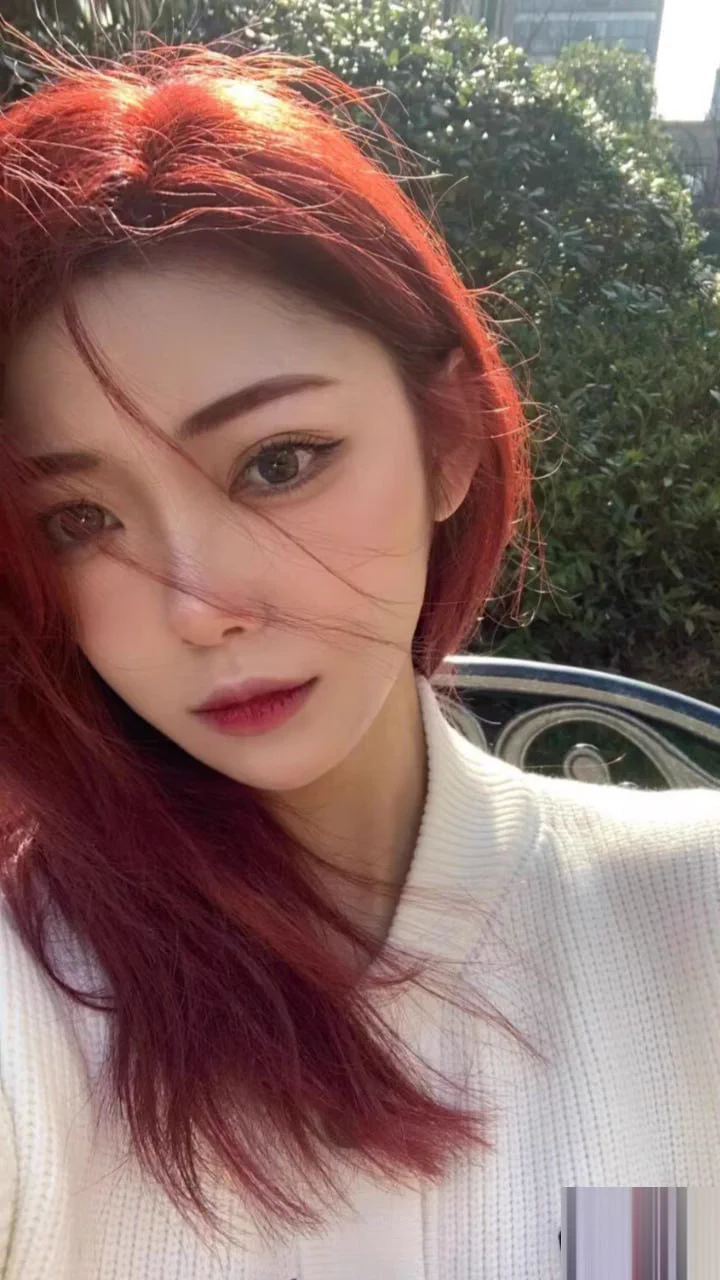 超高颜值红发美女，人前文静端庄，人后看见鸡巴眼里发光 https://t.co/jGad1gICuD