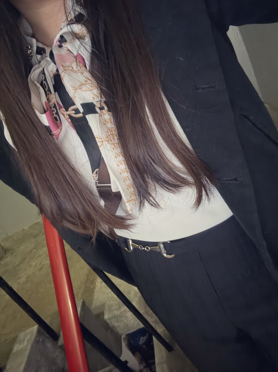 終於去公司了
真正意義上的開工
昨天又讓我逃避了一天
今天鏡子前面的自己看起來還可以
心情還沒準備好
依舊很糟糕
但至少從外貌看上去是準備好了 https://t.co/sw7AHAMnnC