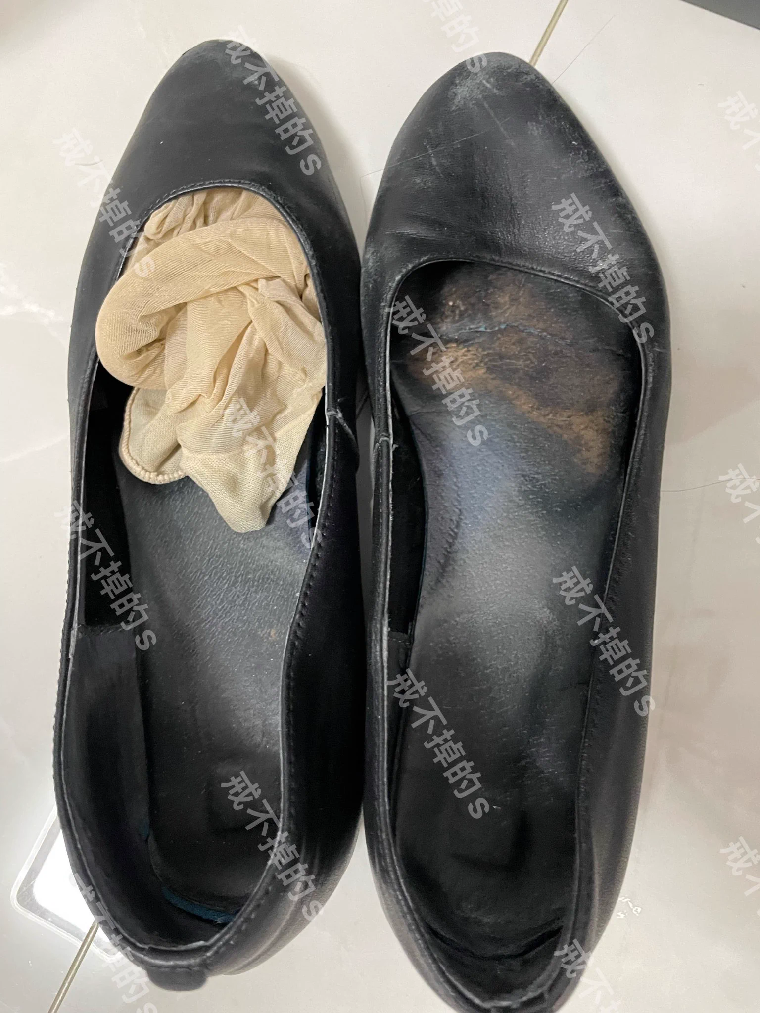 来自酒店接待的超重口工作鞋鞋前端已经穿裂，鞋里一塌糊涂下单送脚上的丝，送完整视频，视频有妹子说话验证声音，小贵，需要的联系企鹅3921167610 https://t.co/bx5ltTz2sX