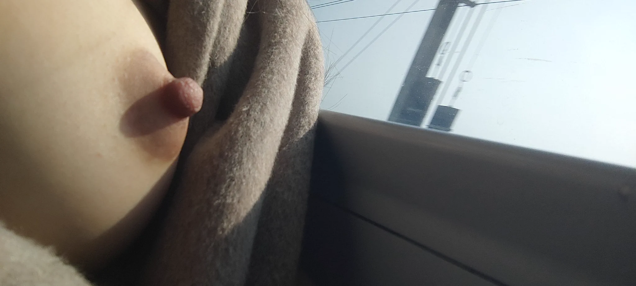 天气这么好，就在火车上晒晒奶子吧——回学校啦，不知道有没有被隔壁坐着的大伯看到😜@luchu888 #火车 #奶子 #露出 #女大 https://t.co/CYQSsrdtTT