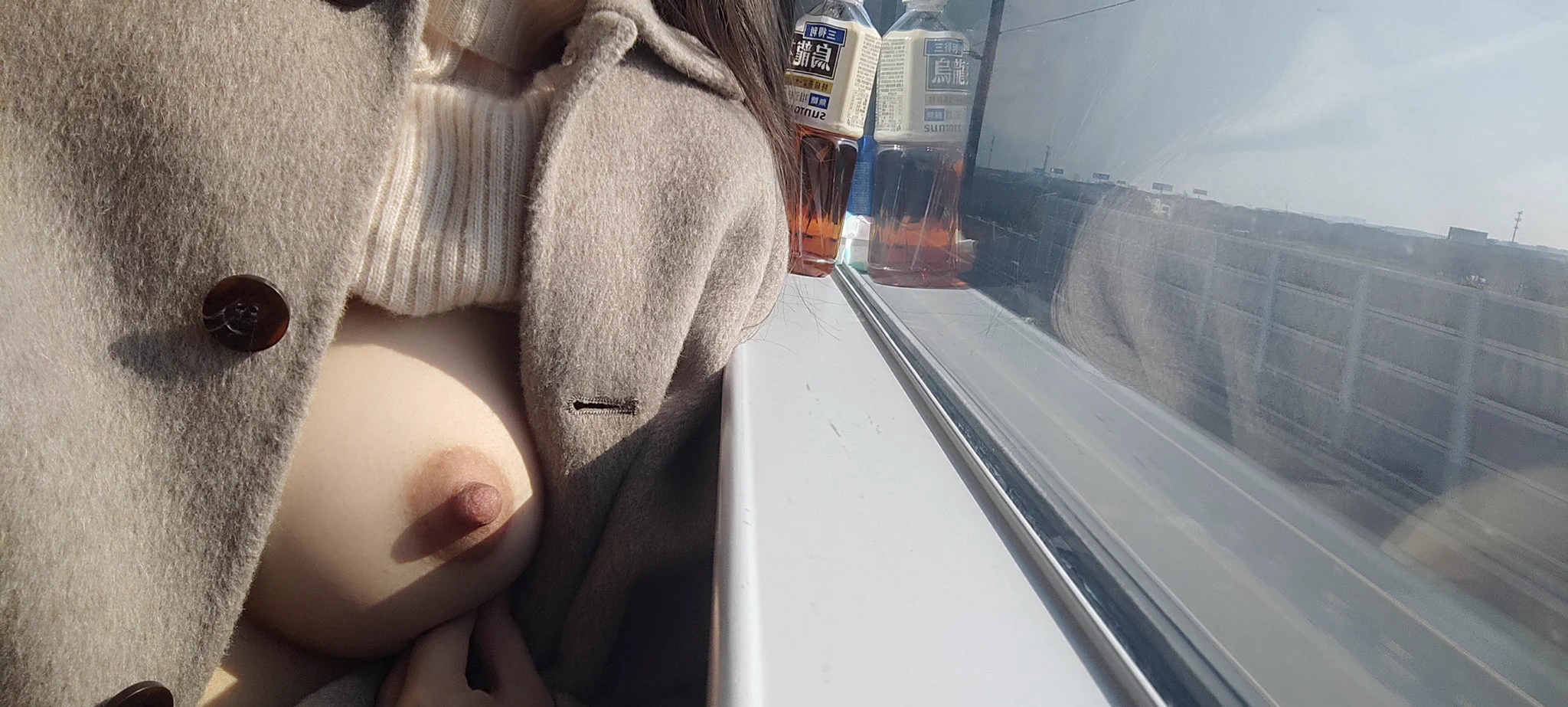天气这么好，就在火车上晒晒奶子吧——回学校啦，不知道有没有被隔壁坐着的大伯看到😜@luchu888 #火车 #奶子 #露出 #女大 https://t.co/CYQSsrdtTT
