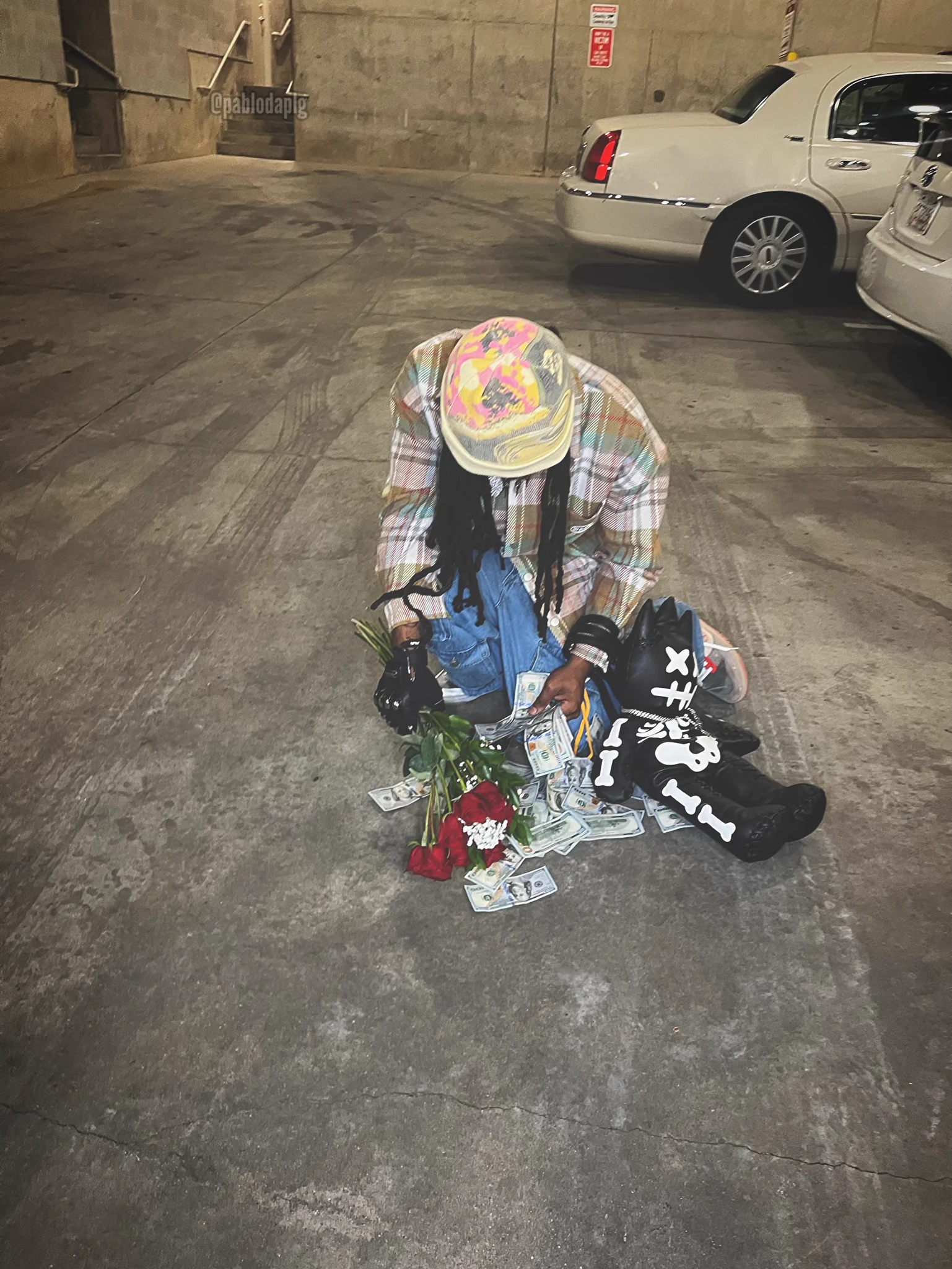 Giving flowers while you’re here…. 🌹🥀 https://t.co/6sbcWpEwAw