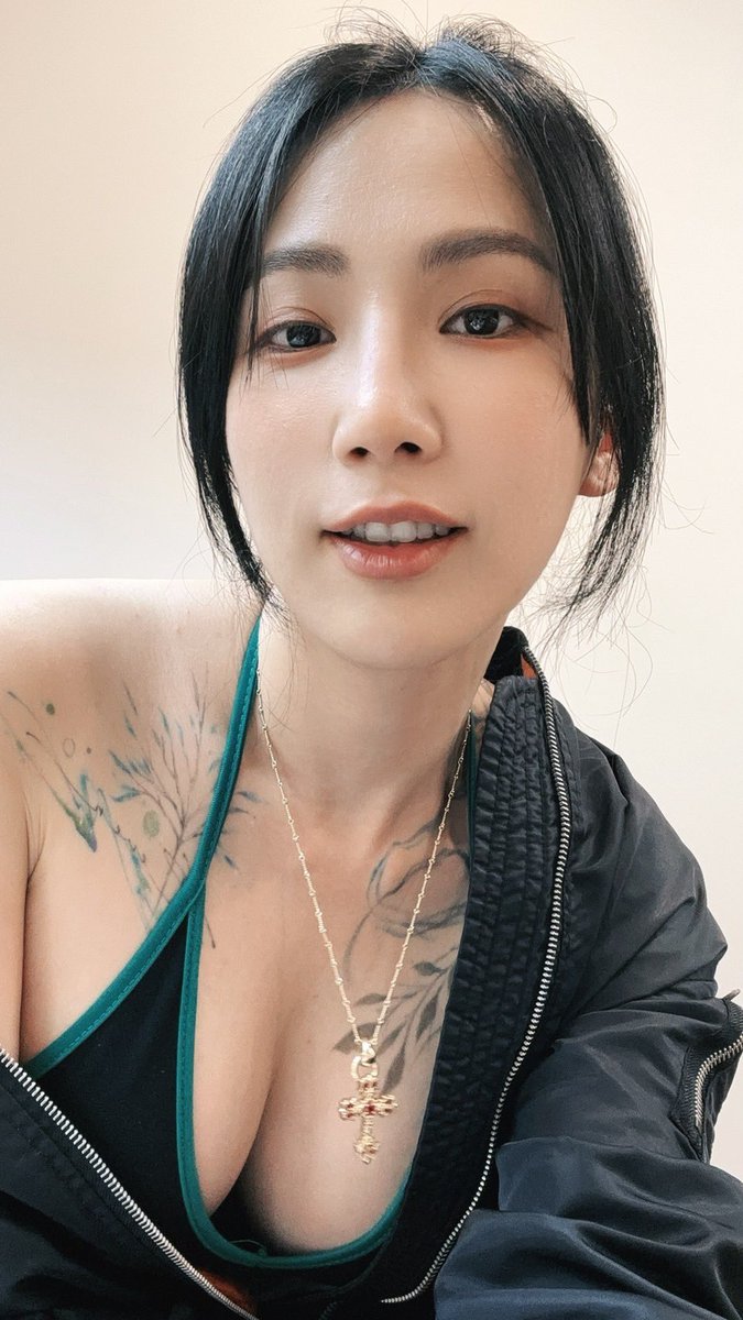 聽說這樣拍 按讚才會多
😂😂😂😂
想約會不要再在IG找我了  會收不到啦
NightCo 才會回～💕💕

@NightCo_io 
@NightCo_China https://t.co/uNCRO05LzO