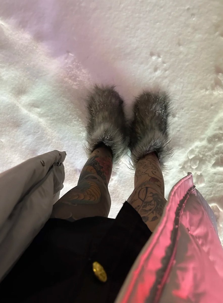 精神亲妈穿这个鞋又要把脚捂的发酸发臭了😭

#精神小妹 #无脑上供  #冤种  #舔狗  #洗脑 #奴下奴 #白给 #红框挑战 #男M任务 #恋足 #反差 https://t.co/jQRTIQqUvc