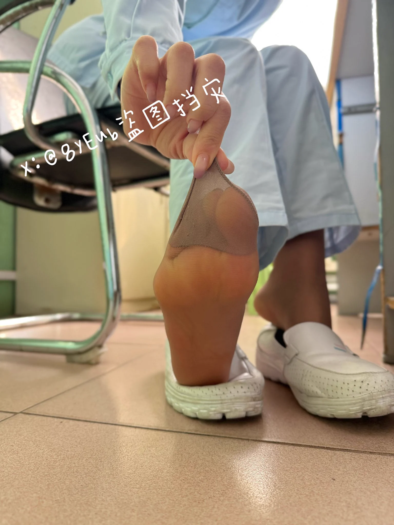 周末加班办公室只有你我两人…… https://t.co/icHAy7bbKJ
