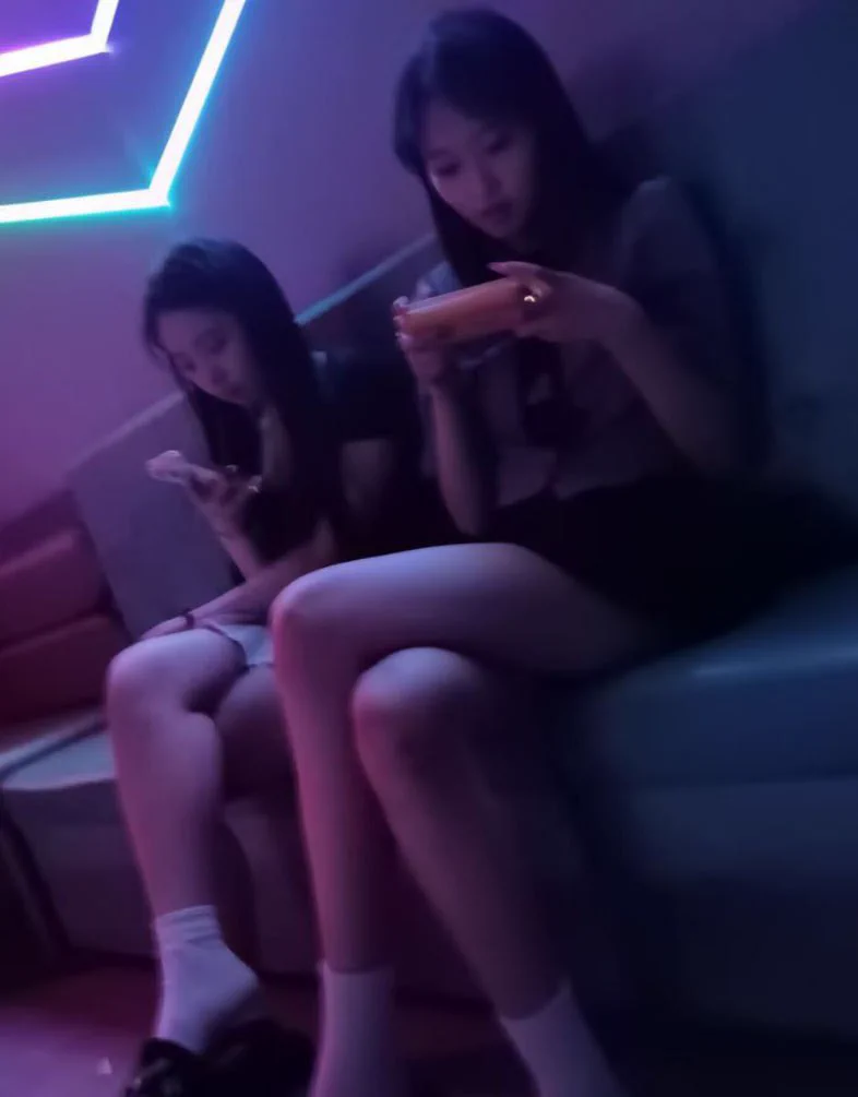 #济宁 #站街
定位到鲁都市场79号(曲阜红旗宾馆)，旁边胡同向东区域，批发街一整条街都是，聚集地，妹子质量可以，有时候有极品，价位2~5张。 https://t.co/vBtUAexaJE