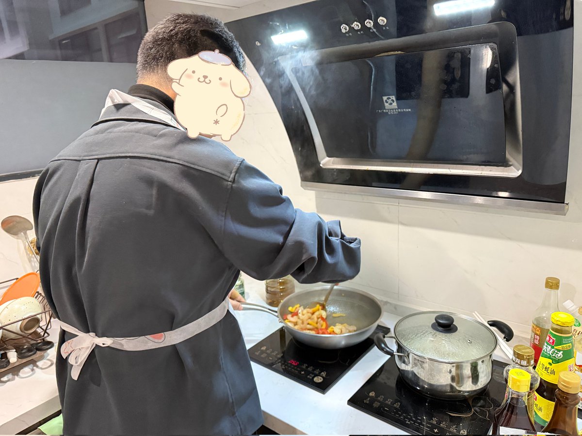 去成都的粉丝家玩～
他说他认识我是因为买了我的倒膜觉得很爽 很想见见我真人 对我的经历很感兴趣😳
给我亲自下厨做了好吃的～还给我画了一副我的画☺
这两天聊了很多 哥哥也是个很好很温柔 内心很有力量的人～他说我虽然经历了很多 但内心还是单纯可爱的小女孩
我好爱我的粉丝宝宝呜呜呜～🥰 https://t.co/YXvs0j9tSe