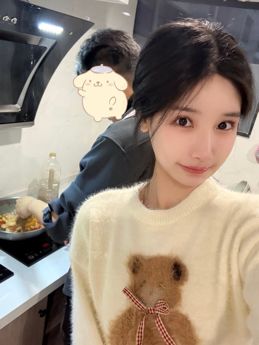 去成都的粉丝家玩～
他说他认识我是因为买了我的倒膜觉得很爽 很想见见我真人 对我的经历很感兴趣😳
给我亲自下厨做了好吃的～还给我画了一副我的画☺
这两天聊了很多 哥哥也是个很好很温柔 内心很有力量的人～他说我虽然经历了很多 但内心还是单纯可爱的小女孩
我好爱我的粉丝宝宝呜呜呜～🥰 https://t.co/YXvs0j9tSe