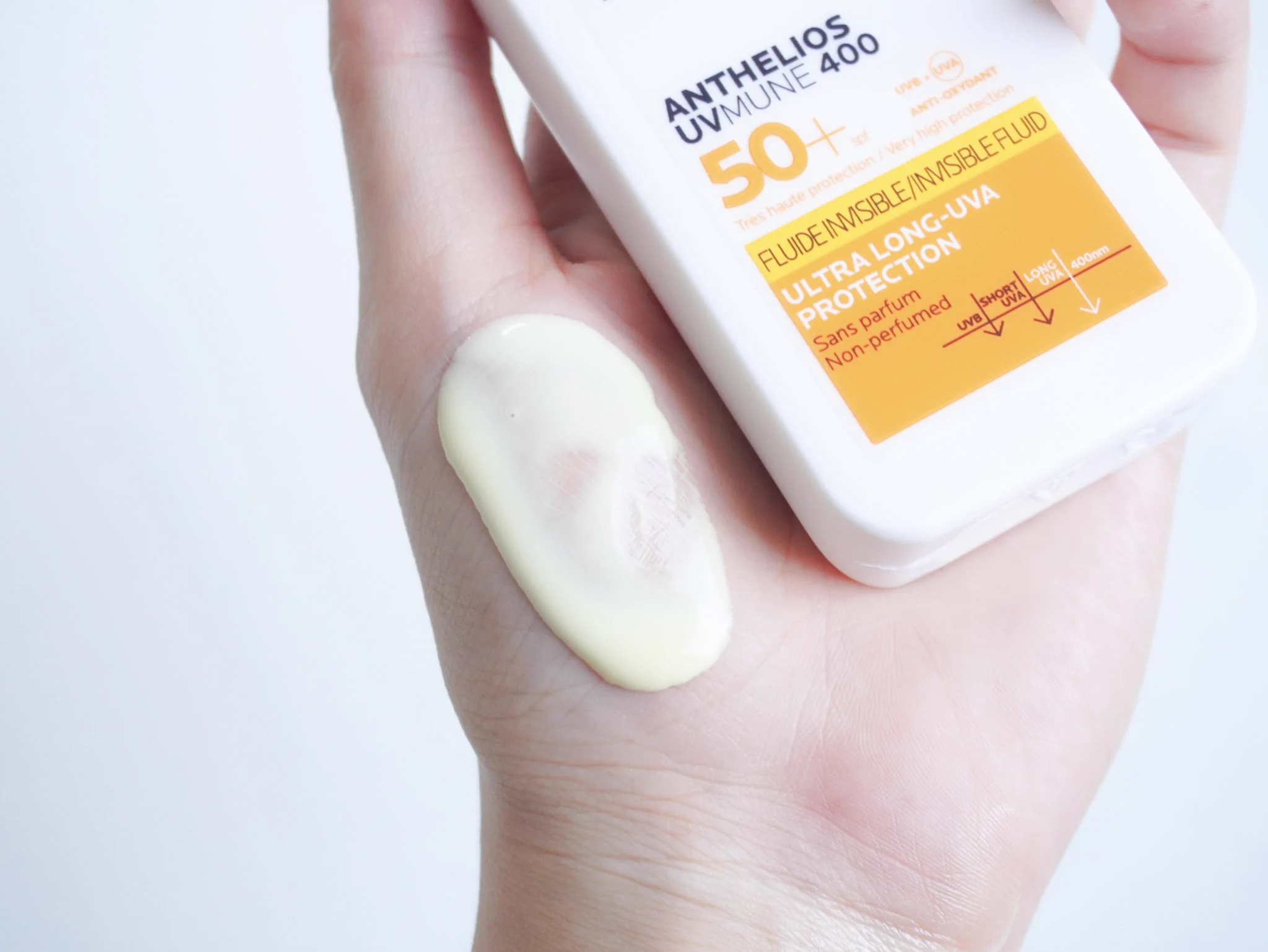 แดดแรงแค่ไหนเอาอยู่ทุก UV จากแสงแดด La Roche-Posay #UVMUNE400☀️ กันแดดที่ปกป้องได้ครอบคุลมถึง Ultra-Long UVA ช่วง 380-400 nm ใช้ตัวนี้ มั่นใจได้เลยว่าผิวจะไม่โดนทำร้ายจากแสงแดด ช่วงไหนที่ต้องทำกิจกรรมกลางแจ้ง เจอแดดจัดๆ โบกตัวนี้ไปเลย 2 ข้อนิ้ว คือรอดด แล้วก็ชอบมากๆที่เนื้อ Invisible ซึมไว ไม่เหนอะหนะ ไม่เป็นคราบ เบาสบายผิวตลอดทั้งวันเลย!!#LaRochePosayTH #กันแดดยืนหนึ่งจบถึงUltraLongUVA