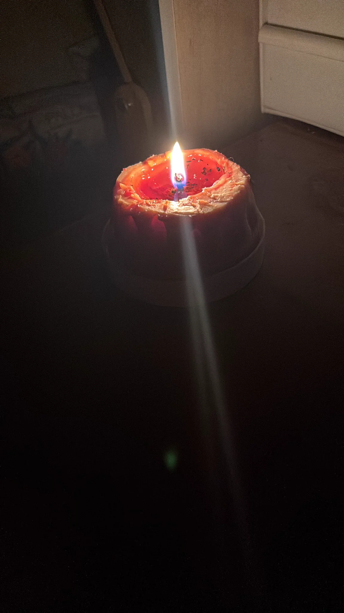 家裡停電只能靠蠟燭的人🫠哭出來我還沒吹頭髮幹 https://t.co/oYqXCRb9VF