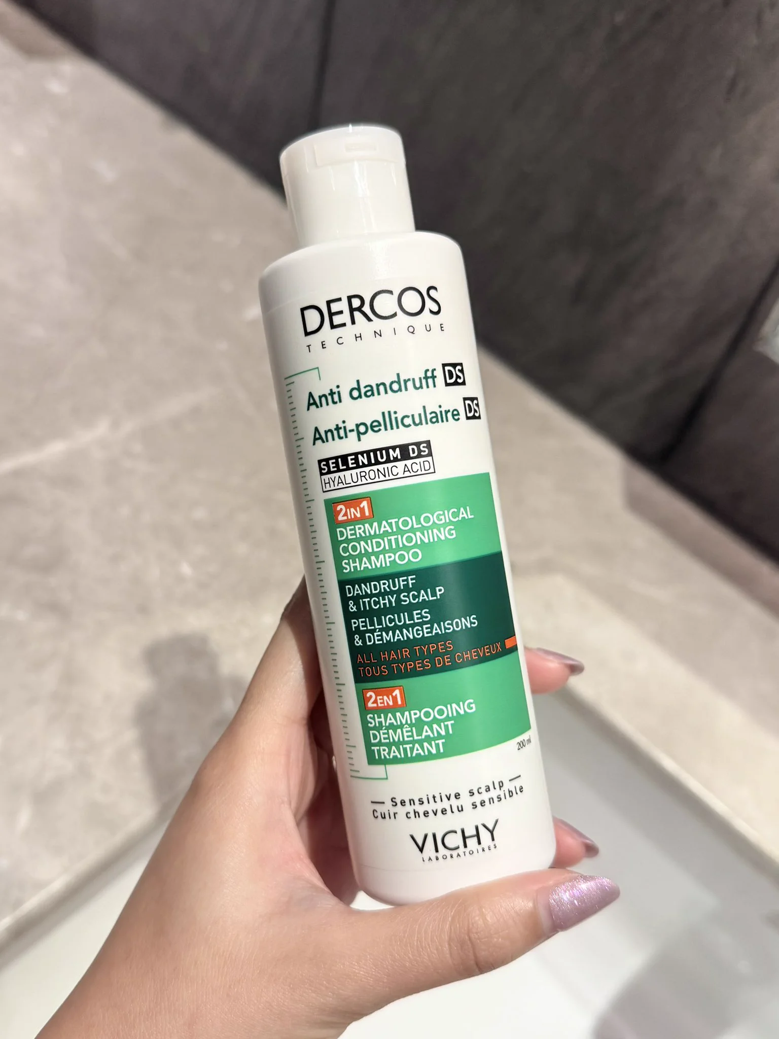 ขวดที่สามแล้วจ้า เอาดีป้ายยา Vichy Dercos ไปหลายคนมากเห็นผลดีเรื่องรังแค หนังศรีษะลอก จากใจคนใช้จริงๆนะ แค่อาทิตย์เดียวก็เริ่มเห็นผลแล้วอะ แล้วหายเป็นรังแคไปอีกนาน เหมาะมากกับคนหัวแห้ง เพราะรู้สึกหัวชุ่มชื่นขึ้นน ซื้อละไม่เสียดายเงินเลยอะคุ้มมม https://t.co/YZjgBZzLRj