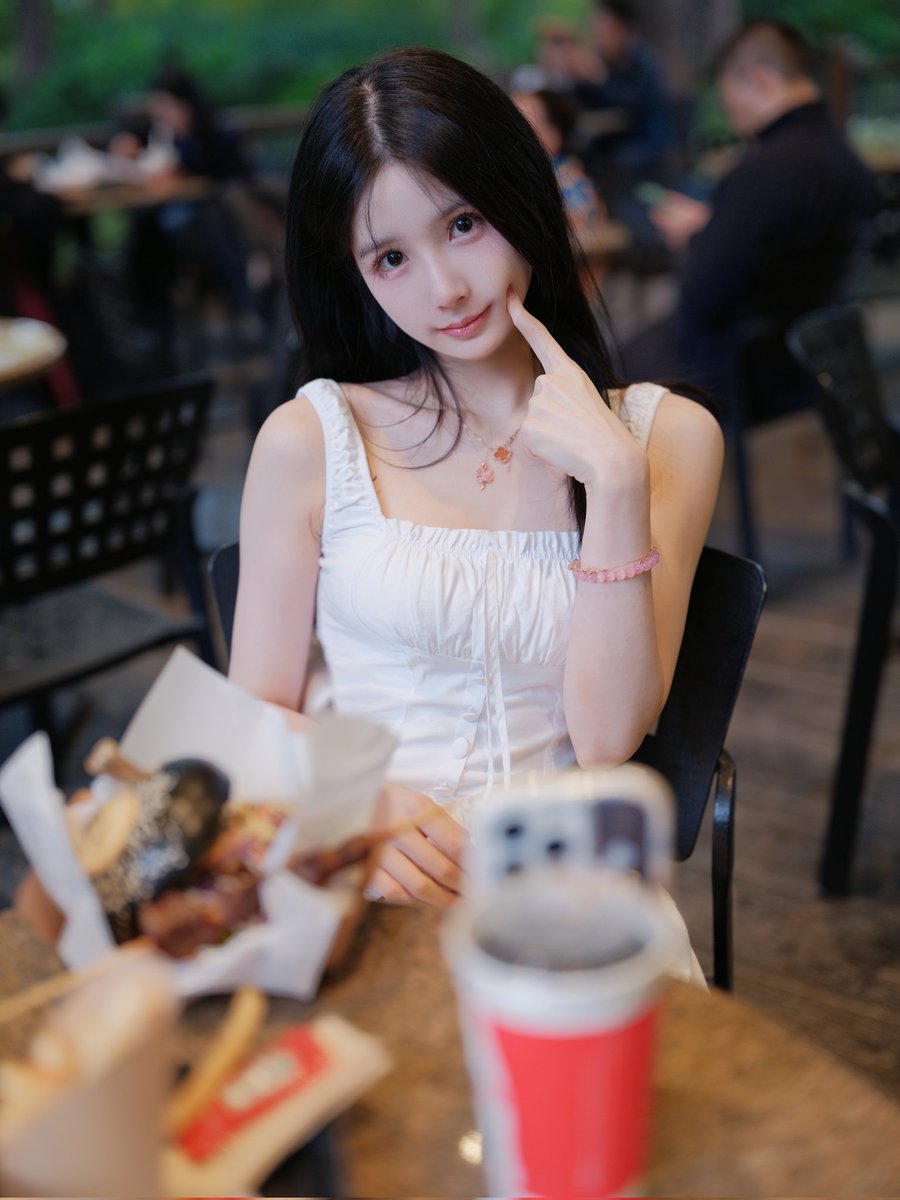 清纯地像块白色奶油小蛋糕 https://t.co/M1hDfnqDZr