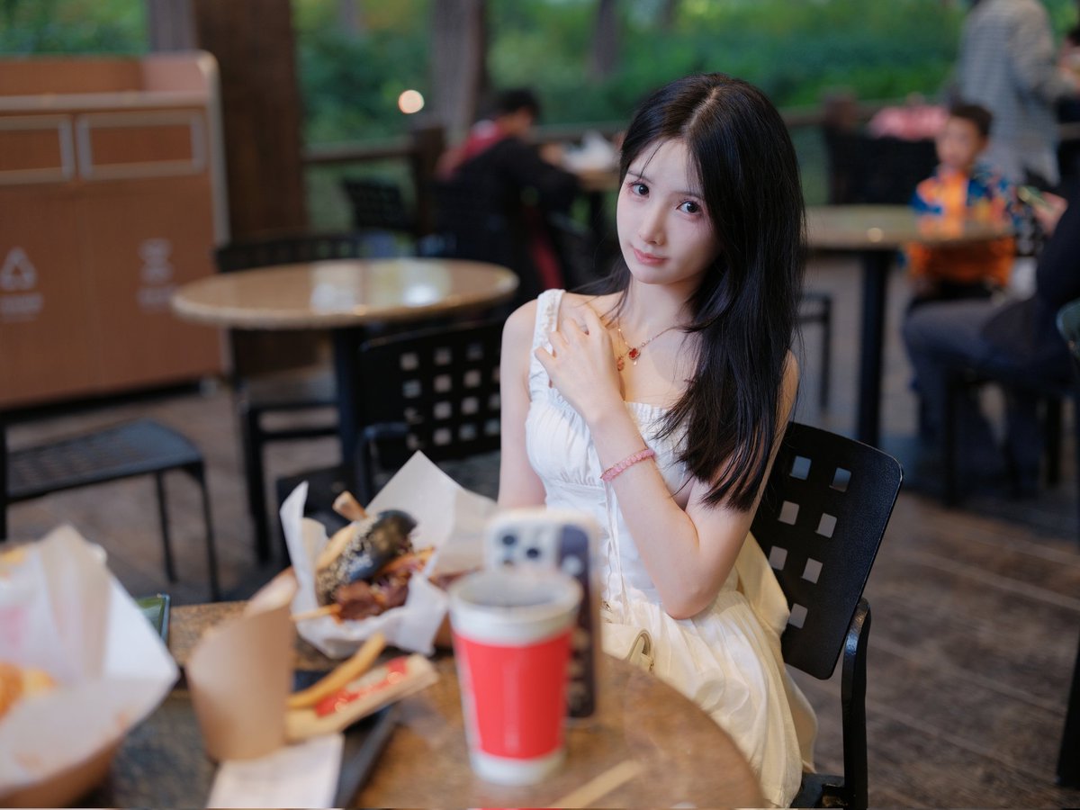 清纯地像块白色奶油小蛋糕 https://t.co/M1hDfnqDZr