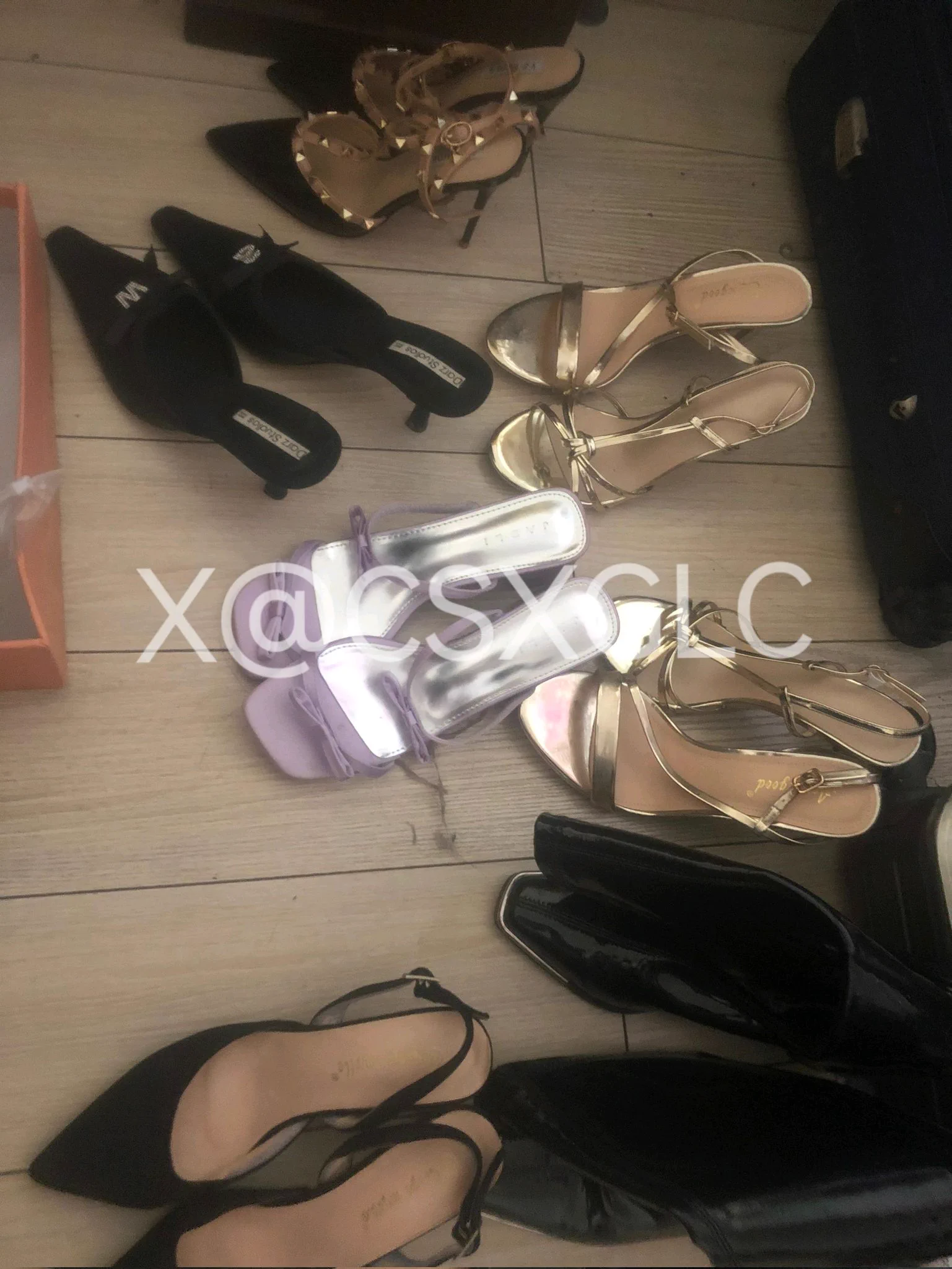 027武汉同好投稿，套路身边极品颜值妹子的鞋子，邀请武汉同城同好一起线下把玩打胶，聊得来能线下的可以给看妹子露脸照片，外地感兴趣的可以寄射。感兴趣的私我报名了解详情。 https://t.co/QeJqQaP9LX