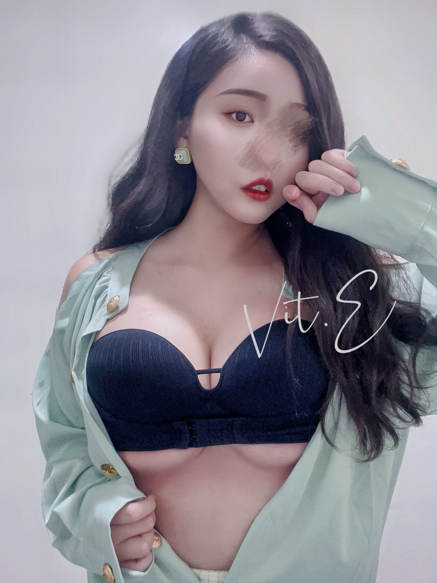 春天的薄荷綠🌱

不管什麼顏色的衣服
只要裡面搭黑色內衣就會情色起來耶

#辦公室

之前都被姊妹說我聊天很直男
但最近領悟到了
原來不是我不會聊天
只是頻率沒對上而已(˶‾᷄ ⁻̫ ‾᷅˵) https://t.co/vwb7QACTlE