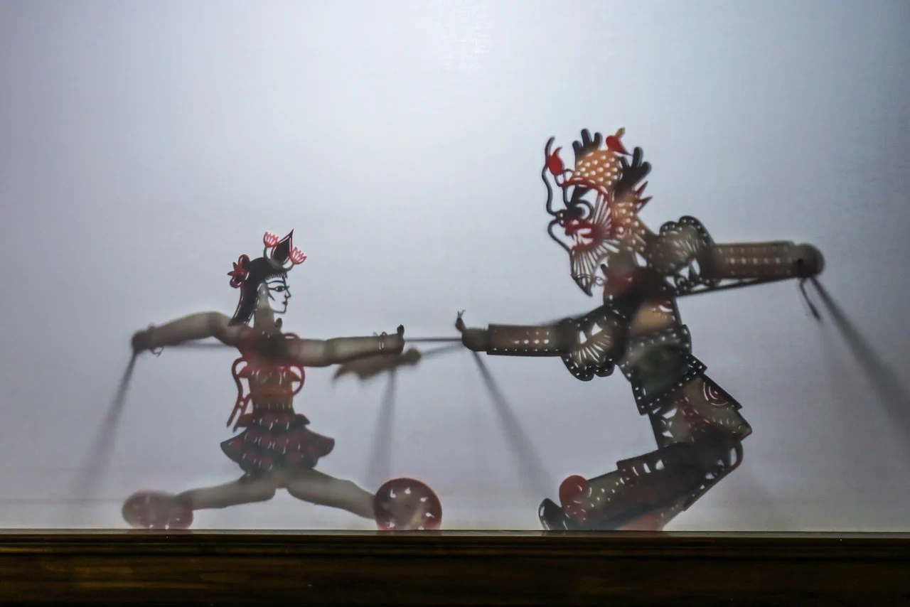 Shadow puppetry of Zhejiang is truly a "treasure of our ancestors". Performers skillfully manipulate the leather puppets to the tune of local operas, telling tales of ancient times with a single voice and commanding millions of soldiers with just two hands. #SplendidCulture https://t.co/rAdf5gPWg4