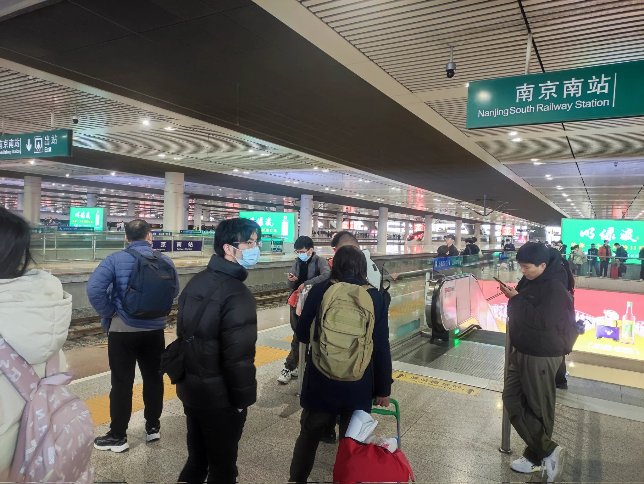 出发出发，去度过一个愉快的周末，顺便草一个等了我很久的少妇，让她到西站地下车库等着我，她似乎有点着急了哈哈哈，穿着裤里丝，等着我，今晚内射。 https://t.co/ZuiK4ATfMG
