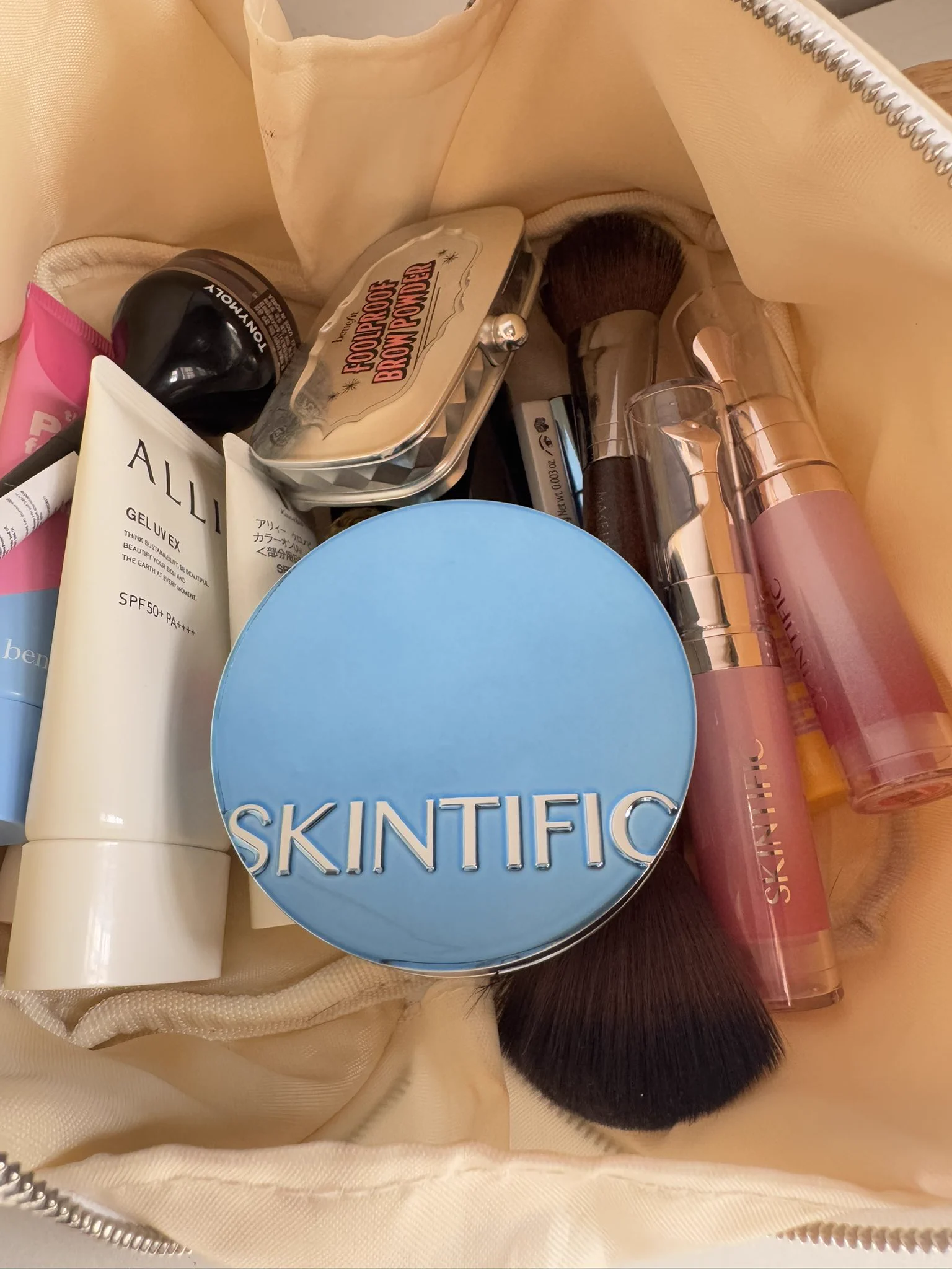 วันนี้ใช้คุชชั่น skintific ตลับฟ้า🩵 มางานคอนเสิร์ต เนื้อบางเบา ปกปิดขั้นสุด ไม่เยิ้ม หน้าไม่ดรอป เช้ายังค่ำ ผิวปังทั้งวัน สวยเริ่ดจริง https://t.co/2uvGEWKLHo