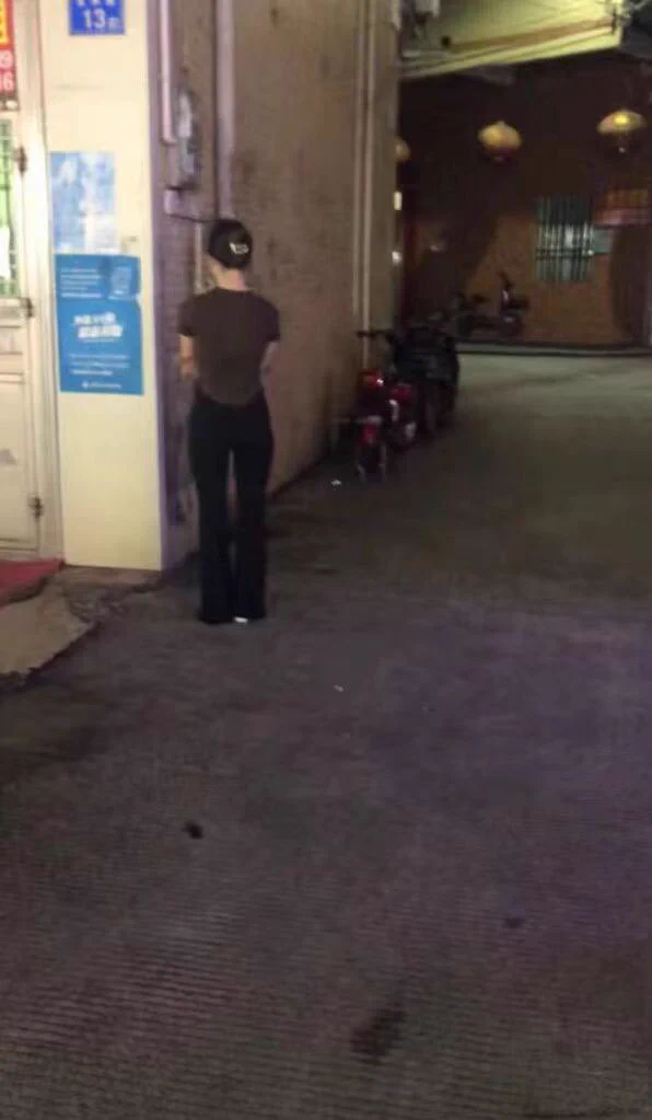#上海 #站街 #扫街昨天晚上路过七宝，发现零零散散的站街又出来了，主要集中在七宝教堂门口的巷子里，200直给，不过经常有巡逻的，风险还是挺高 https://t.co/4qfUWBGTqp