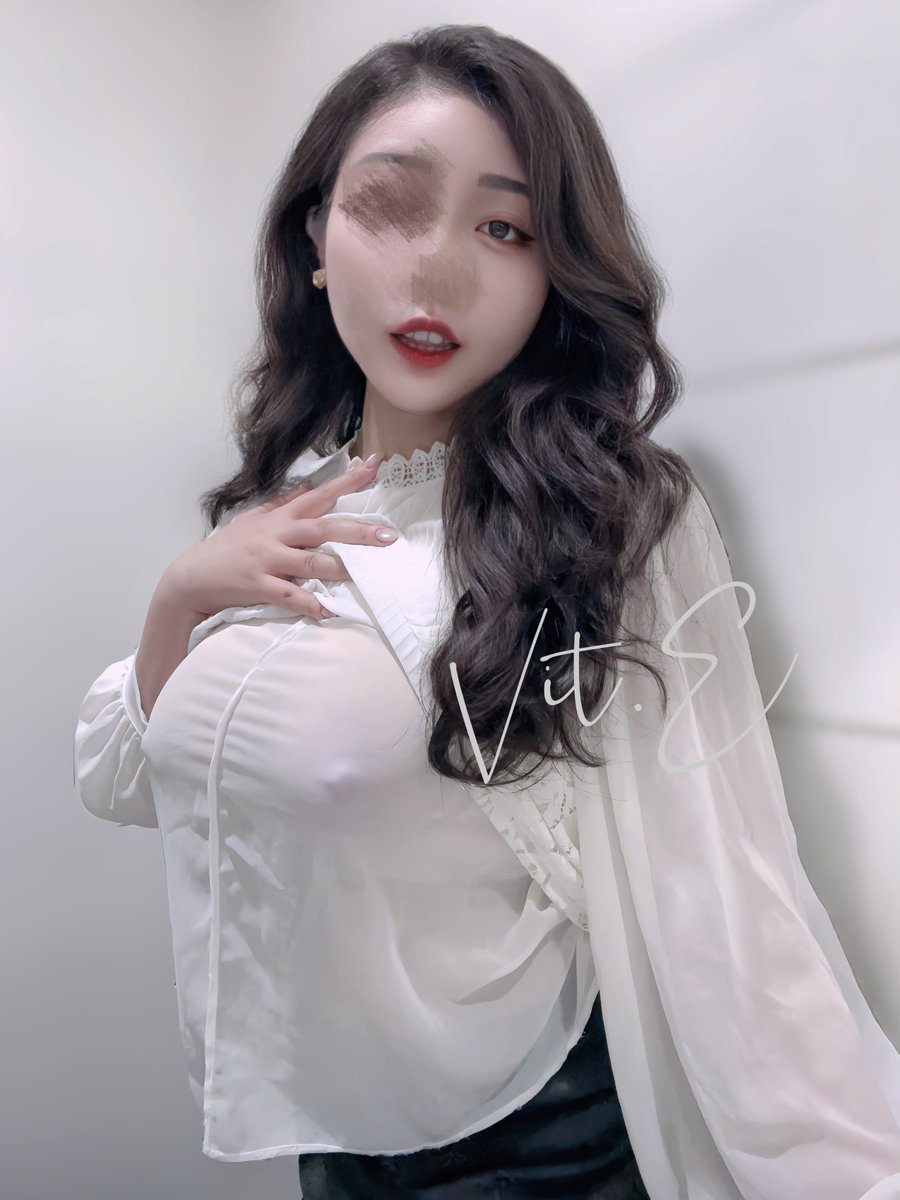 都說同件衣服
不同人穿有不同感覺
像這件雪紡上衣是凱西給我的

我想她應該從來沒想過這衣服還能這樣穿(⁎⁍̴̛ᴗ⁍̴̛⁎)

#辦公室 https://t.co/L0tkXEvgmK