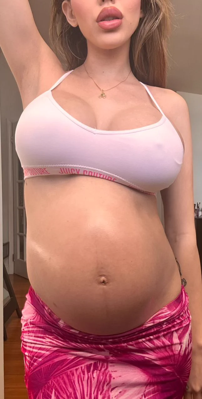 Do you like mommys belly? 🥰Follow me on my Only Fans for more pregnancy journey 😈LINK in BIO! https://t.co/gtzoJtBaGw