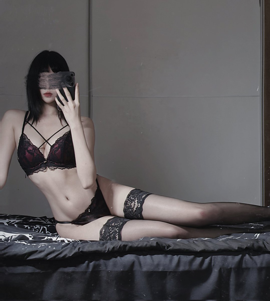 我希望能有一万家内衣店找我拍图，因为我爱死漂亮衣服了。
@limerencem https://t.co/WJGPJG8INj