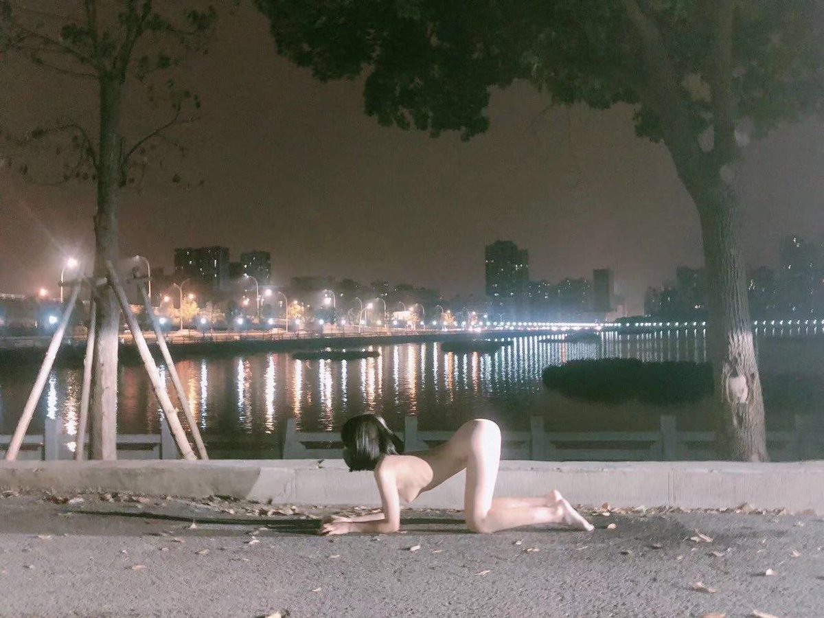 被夜色包裹，我看到的是无尽的黑暗💡
#大胸 #奶子 #户外 #露出 #女菩萨 https://t.co/n3kqS1Ltvd