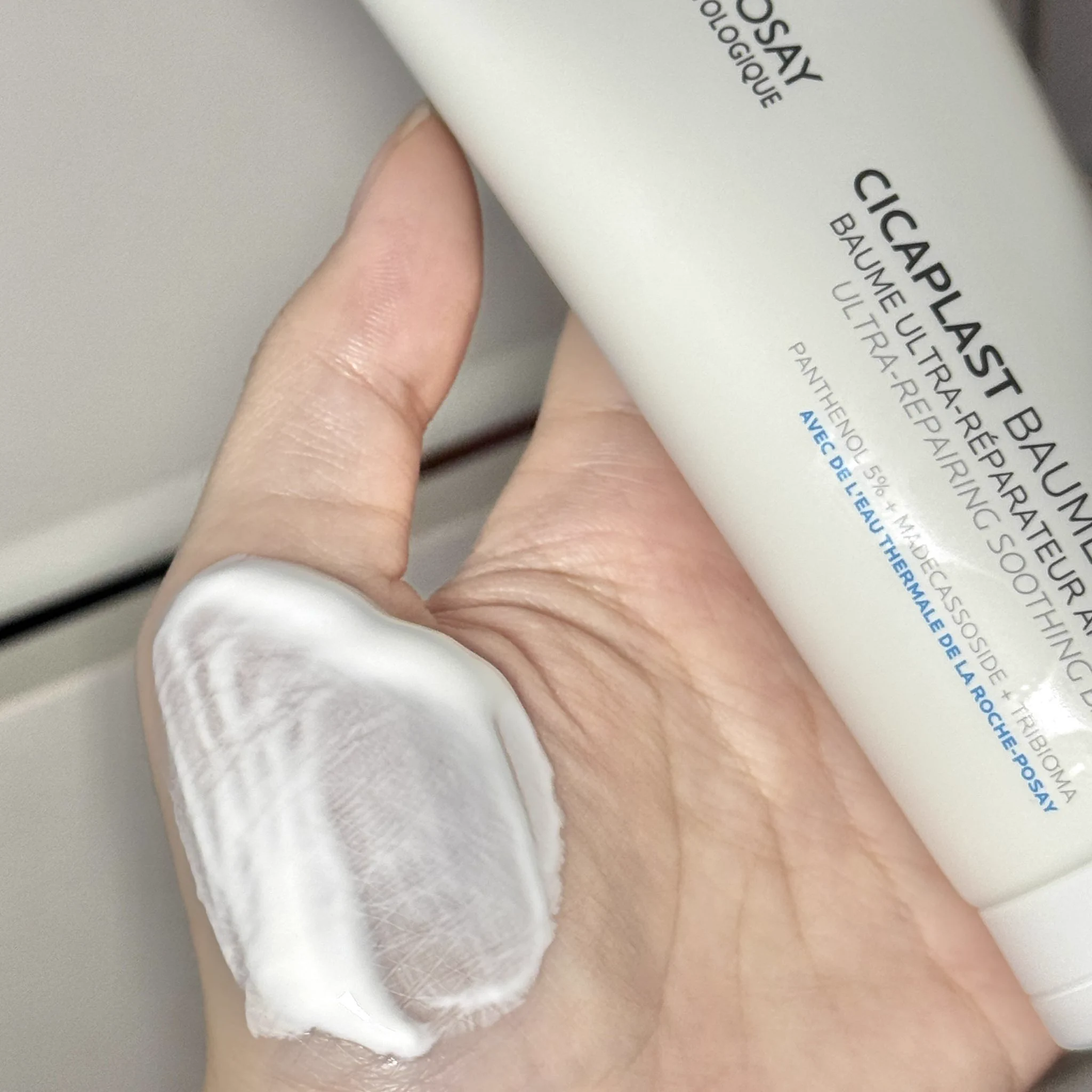 มอยส์ลาโรช cicaplast B5+ มันดีมากสมมงจริงๆ ไม่แปลกที่แมส อินฟลูตปทรีวิวฉ่ำ หน้าอิ่มน้ำ glass skin สุด แต่งหน้าติดทนมากขึ้น เนื้อไม่หนืด เข้มข้นแต่เกลี่ยง่าย ใครมีรอยสิวรอยดำรอยแดง หรือพึ่งทำหัตถการมา รอยเข็มหายไวด้วย คือ must have เลย💝#ใช้จริงรีวิวจริง #ใช้ดีบอกต่อ🛒https://t.co/BKaGtOBtIs 🛒https://t.co/yBXqU3gXbQ #LaRochePosayTH #Cicaplast #ลาโรชโพเซย์ #ซิคาพลาส