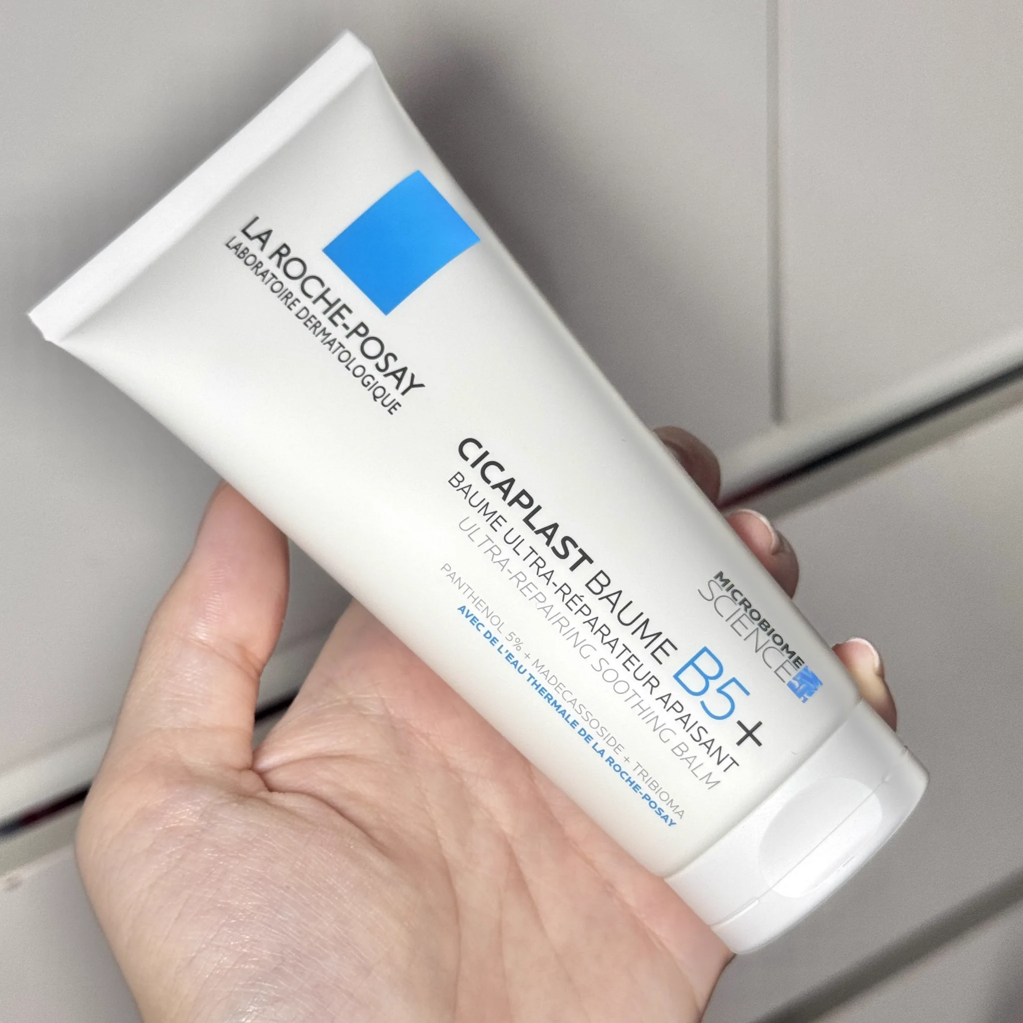 มอยส์ลาโรช cicaplast B5+ มันดีมากสมมงจริงๆ ไม่แปลกที่แมส อินฟลูตปทรีวิวฉ่ำ หน้าอิ่มน้ำ glass skin สุด แต่งหน้าติดทนมากขึ้น เนื้อไม่หนืด เข้มข้นแต่เกลี่ยง่าย ใครมีรอยสิวรอยดำรอยแดง หรือพึ่งทำหัตถการมา รอยเข็มหายไวด้วย คือ must have เลย💝#ใช้จริงรีวิวจริง #ใช้ดีบอกต่อ🛒https://t.co/BKaGtOBtIs 🛒https://t.co/yBXqU3gXbQ #LaRochePosayTH #Cicaplast #ลาโรชโพเซย์ #ซิคาพลาส