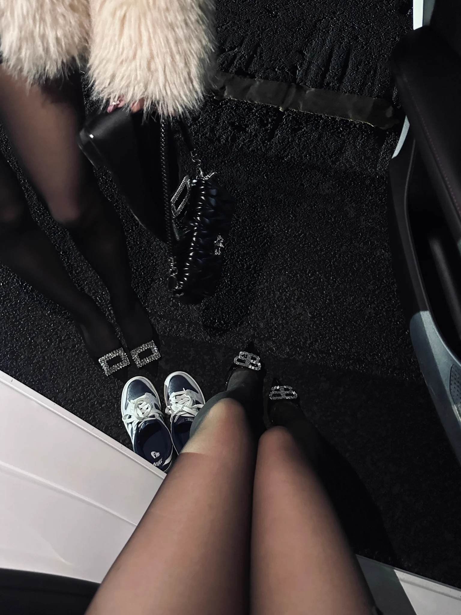 和姐妹一起喝酒，姐妹扮成你最喜欢的样子让你明早下不了床 https://t.co/S30hN4PN71