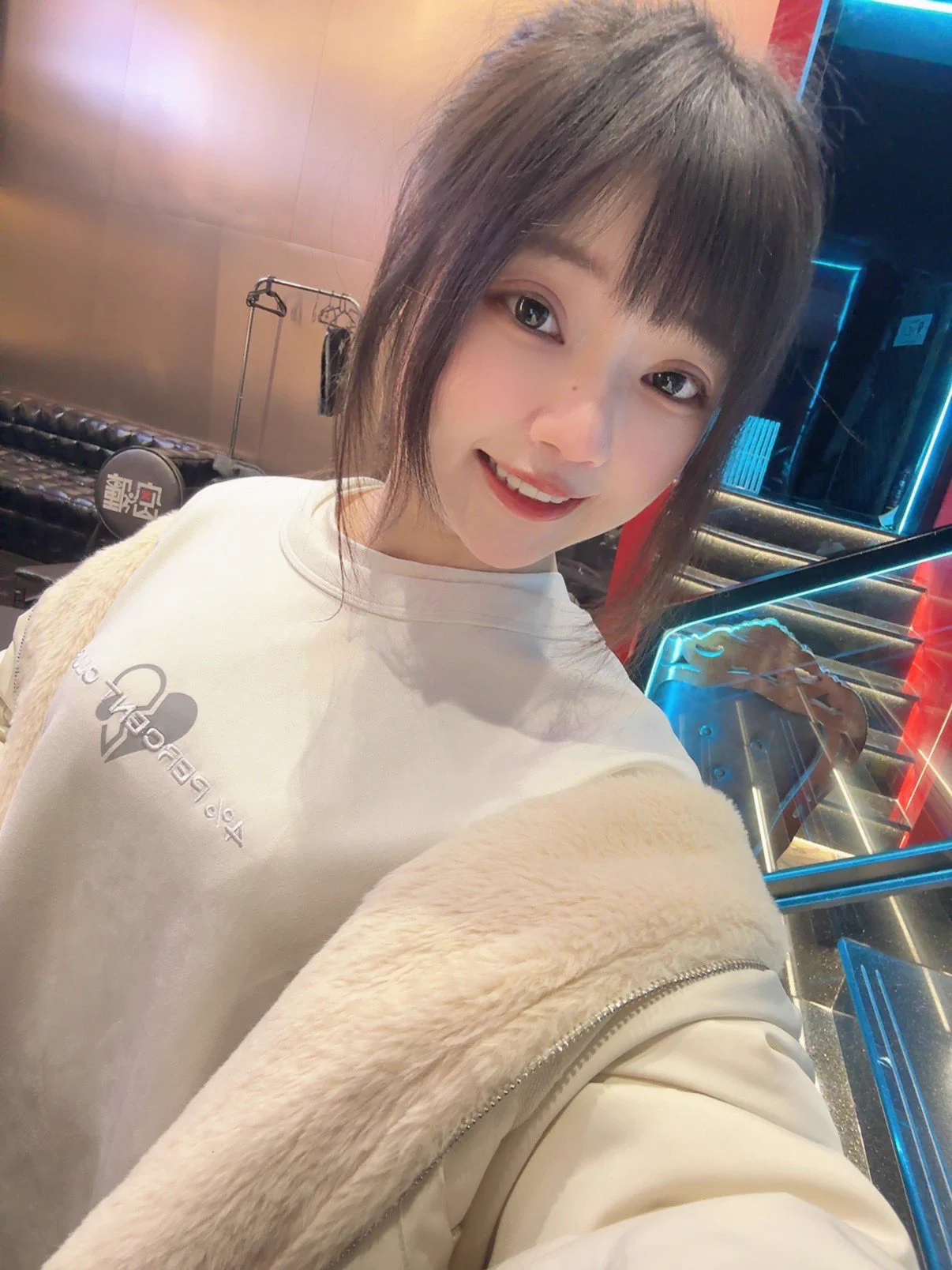 北京Day5 不知不覺過了5天了！！！！！！！這幾天吃了羊肉 烤鴨 冰糖葫蘆 都很棒然後我喝了豆汁！你沒聽錯就是豆汁！！！！我是勇者 沒人敢喝 就我喝我喝了一口然後就丟拉圾筒了🥹很像東西壞掉的酸臭味… https://t.co/gZ8MnjKMAg