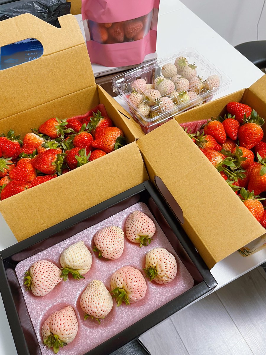 跟 @XX_xoxo_xoxo 的戰利品٩(ˊᗜˋ*)و

這不就帶妳來採草莓🍓ㄌ！
（雖然是妳開車(　ﾟᵕﾟ) https://t.co/uE2ad30kuK