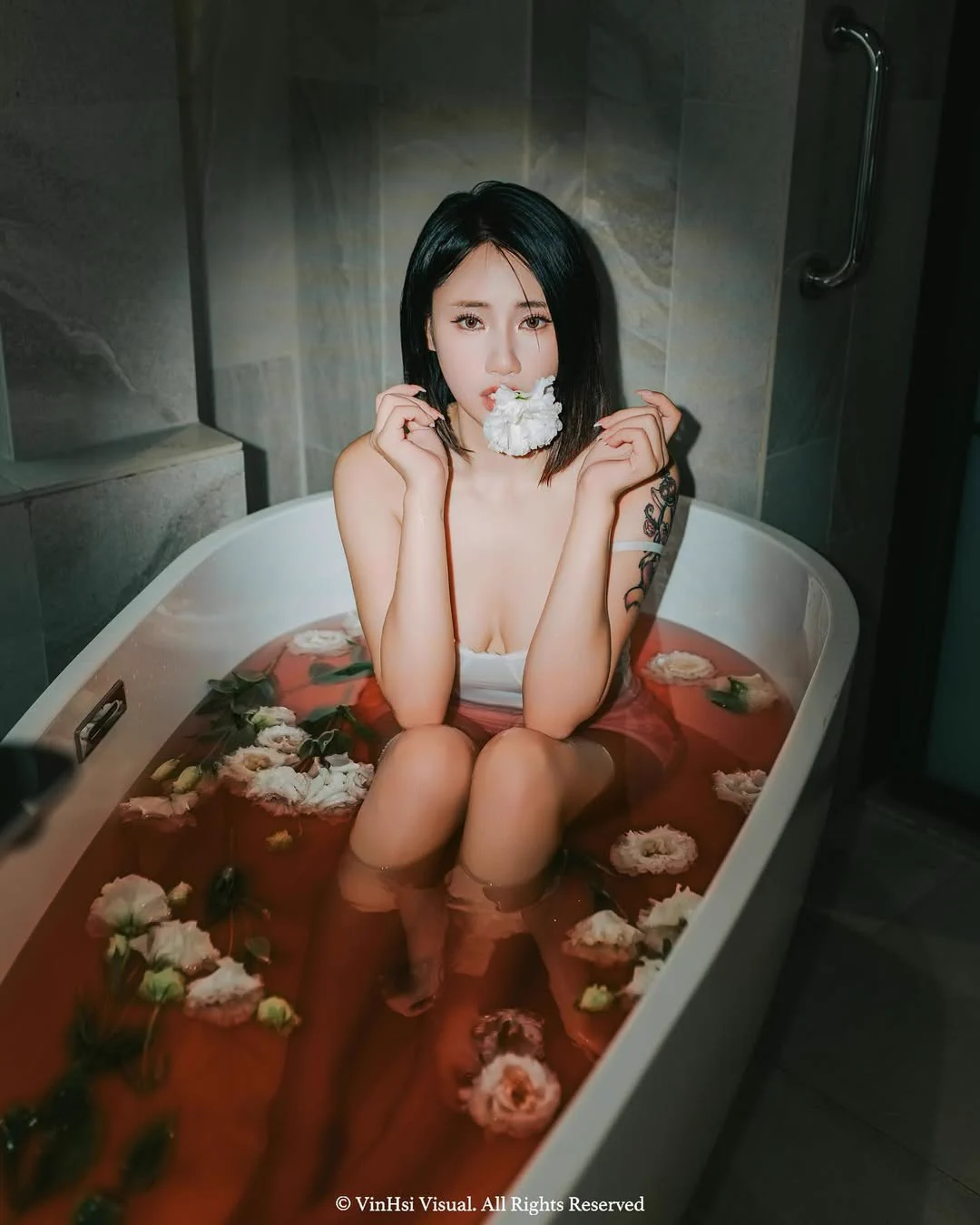 玫瑰氾濫，但總有一朵對你來說最獨特🌹.Even if Rose sinks into a crimson sea, your love will still make her shine the brightest https://t.co/SfoXFHmHJw