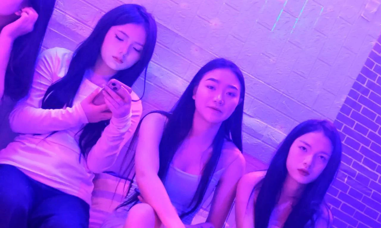 #上海 #站街 #七宝古镇有大概3，4个吧，2张直接做，都在小巷子里站着，不过有城管巡逻，查的很严，一直在盯着 https://t.co/FKHyCTmBmx